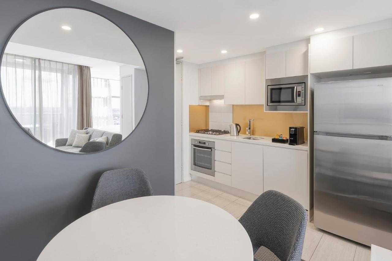 เมอริตัน สวีท เซตแลนด์ Aparthotel ซิดนีย์ ภายนอก รูปภาพ A typical apartment kitchen